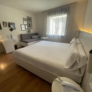 pol-grace-hotel.catalonia-hotels.com/